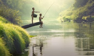 夏季钓鱼是深水好，还是钓浅水好